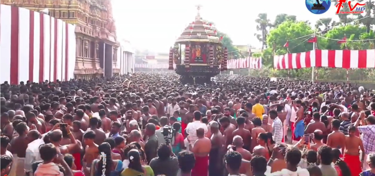 பல்லாயிரக்கணக்கான பக்தர்களின் பங்கேற்புடன் நடைபெற்ற இன்றைய நல்லூர் கந்தசுவாமி ஆலய தேர்த் திருவிழா -(படங்கள், வீடியோ)